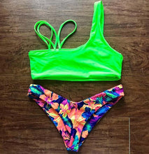 Load image into Gallery viewer, Floral Ruffled Bikini Set